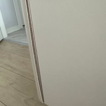 Kelebek Mobilya Komodin Kaplaması Koptu