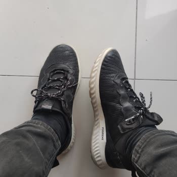 Ecco Ayakkabı Her Giydiğimde Çorapları Boyuyor