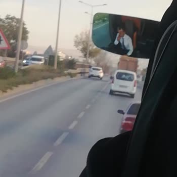 Kütahyalılar Turizm Kütahyalılar 45PN545 Sürücüsü Yolculuk Boyunca Telefonla Konuştu
