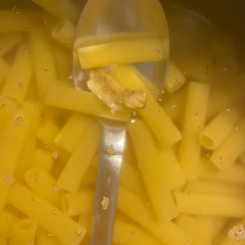 Barilla Makarna Kutusundan Çıkan İlginç Cisim