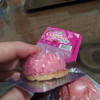Ülker Üründe Kurtçuk Çıktı Pofti Çilek Aromalı