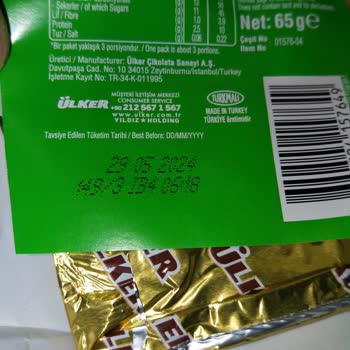 Ülker Bütün Antep Fıstıklı Kare Çikolata 65g - Üründe Beyazlıklar Var
