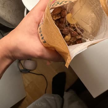 BİM Kuruyemiş İçinde Örümcek Ağı