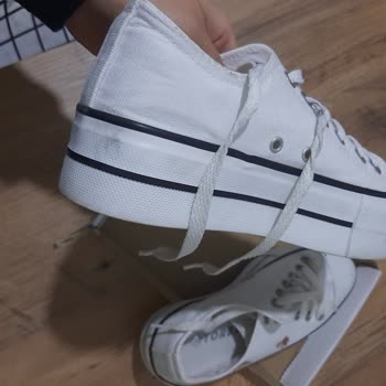 FLO Ayakkabı Ayağımı Kesen Kanatan Ayakkabıyı, Sorunsuz Diye Değişim Yapmadılar