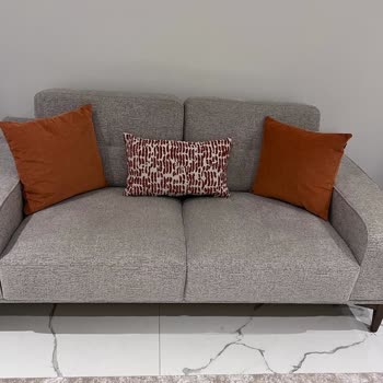 Yaprak Grup (Antalya) Koltuk Takımı İle Gelen Kırlent Renklerinin Yanlış Olması