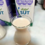 Torku Laktozsuz Sütün Rengi Pembe Kahverengi Arası