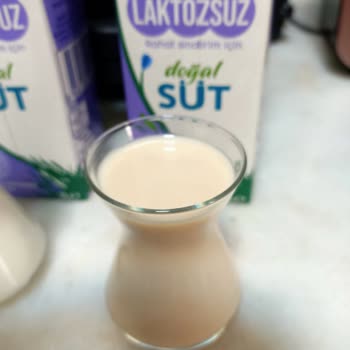 Torku Laktozsuz Sütün Rengi Pembe Kahverengi Arası