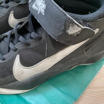 Aldığım Nike Ayakkabı Bir Ay Kullandım Ve Üst Cırt Cırt Soyulmaya