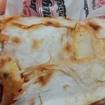 Öncü Döner Yeni Bağlar Öncü Dönerde Tavuk Tüyü Çıktı