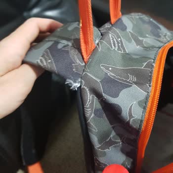 Benetton Okul Sırt Çantası Yırtılmaya Başladı