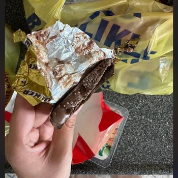 Ülker Çikolata Küflü Ve Yarısı Yok