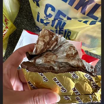 Ülker Çikolata Küflü Ve Yarısı Yok