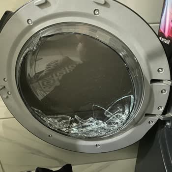 Arçelik Çamaşır Makinesi Yıkarken Cam Patladı