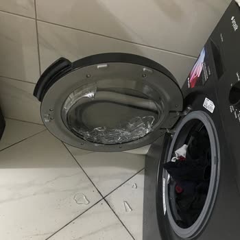 Arçelik Çamaşır Makinesi Yıkarken Cam Patladı