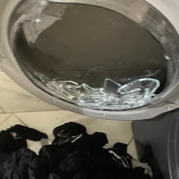 Arçelik Çamaşır Makinesi Yıkarken Cam Patladı