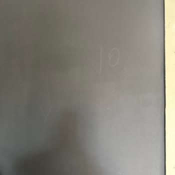 Kalekim Boyada Örtücülük Yok Ve Dalgalanma Var Elimizle Duvara Yazıyoruz