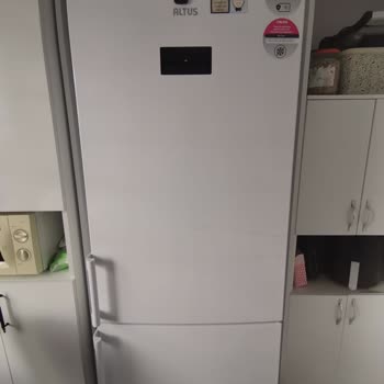 Altus Marka Buzdolabı Kapağındaki Lekeler