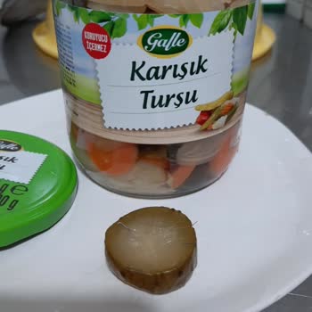 A101 Galle Marka Turşudan Tel Çıktı.