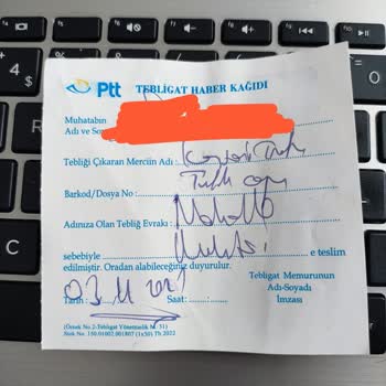 PTT Kargo PTT Tebligat Kağıdını Kapıya Yapıştırıp Gitmesi Ve Okunmayan El Yazısı