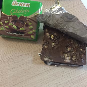 Ülker Antep Fıstıklı Çikolata Kurtlanması