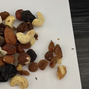 Çerezya Üründen Canlı Böcekler Çıktı