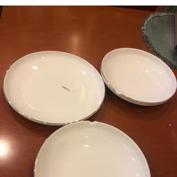 English Home Gönderdiği Kirik Tabakları Değiştirmiyor