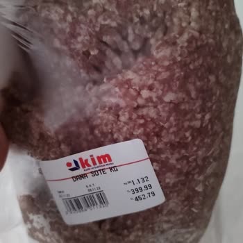Kim Market Sağlıksız Siyah Olan Et