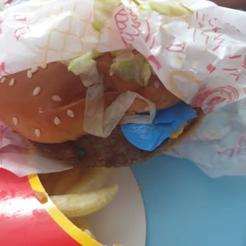 McDonald's Burgerden Çıkan Yara Bandı