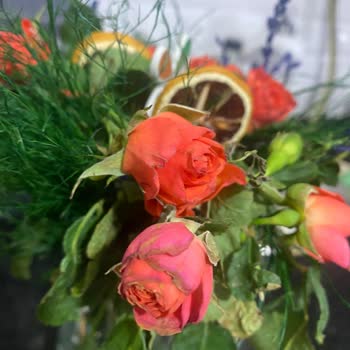 Çiçek Sepeti Kurumuş Solmuş Gülleri Gönderdi.