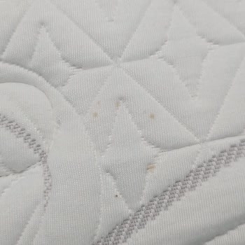 Yatsan Lekeli Yırtık Yatak