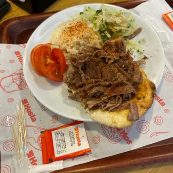 Hosta Pilav Üstü Dönerin Yanındaki Patates Eksikti