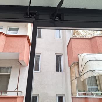 Simetrik Cam Yapı Albert Genau Pişmanlığın Adı Soyadı