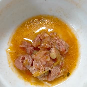 Kredi Ve Yurtlar Kurumu Yemeklerinin Pişmemiş Olması