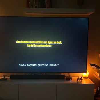 Grundig Siyah Ekranda Beyaz Lekeler