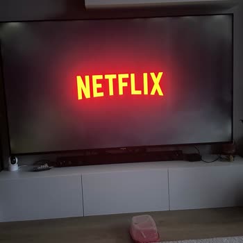 Grundig Siyah Ekranda Beyaz Lekeler