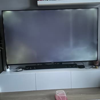 Grundig Siyah Ekranda Beyaz Lekeler