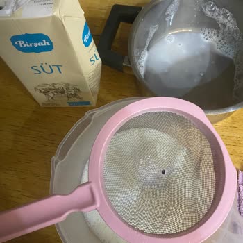 A101 Birşah Sütün İçinden Yabancı Cisim Cıktı