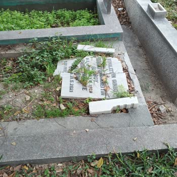 İBB - İstanbul Büyükşehir Belediyesi Mezarlıktaki Mezar Taşları Kırılıyor