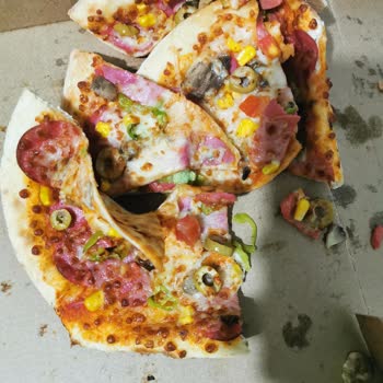 PizzaLazza Hamur Yığını Ve Geç Gelme