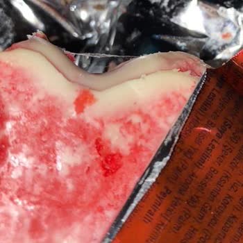 Şok Marketler Örümcek Ağlı Ve Sararmış Red Love Peki Keki