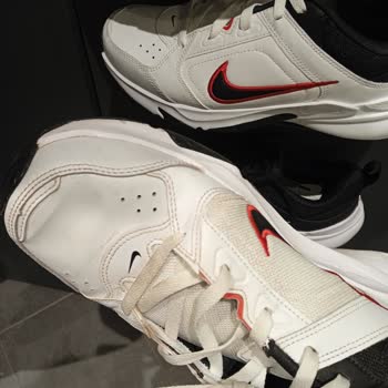 Nike Özdilek Sportive Sattığı Ürün Hasarlı