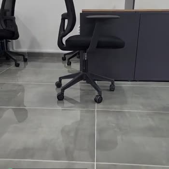 Seduna Sürekli Kırılan Sandalyeler...