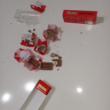 Bozuk Çıkan Ülker Napoliten Çikolata