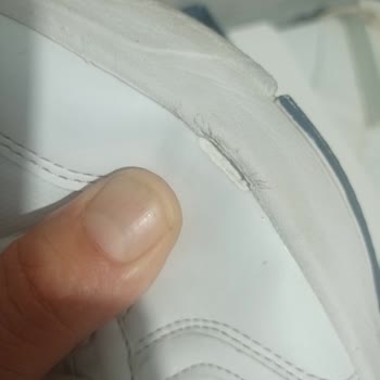 FLO Ayakkabı Aldığım Spor Ayakkabı 20 Günde Yırtıldı