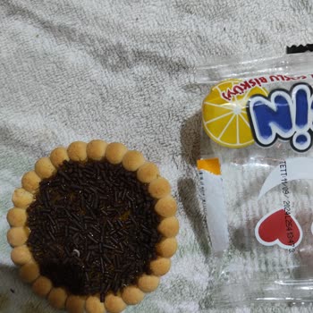 Eti Gıda Eti Cin 'den Canlı Kurtçuk Çıktı