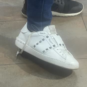 Levent Lostra Ayakkabı Sağ Çiftinde Sol Ön Kısmında 2 Parmak Boşluğunda Dikiş Açılma