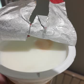 Eker Markasının İçinden Çıkan Değişik Cisim