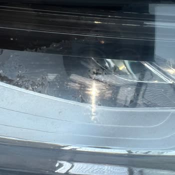 Renault Megane 4 Ön Farların Soyulması