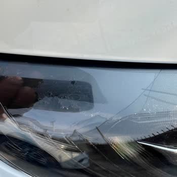 Renault Megane 4 Ön Farların Soyulması