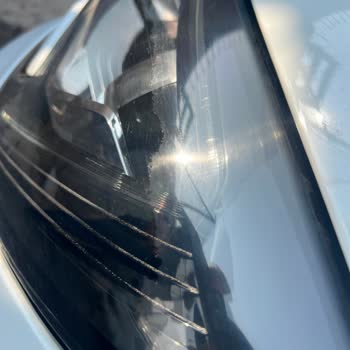 Renault Megane 4 Ön Farların Soyulması